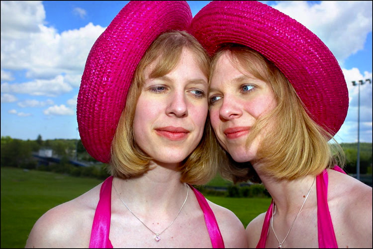 https://morrigami.ru/pictures/Pink-Hat-Girls.jpg